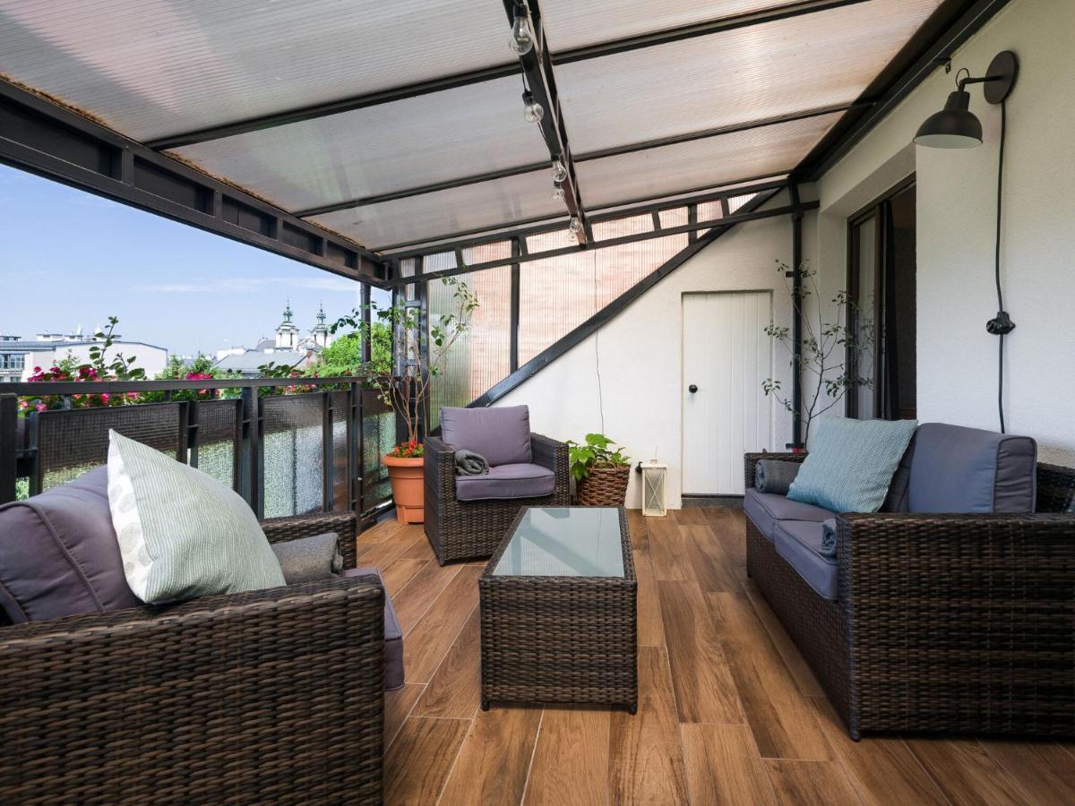 With Superb Location Apartment