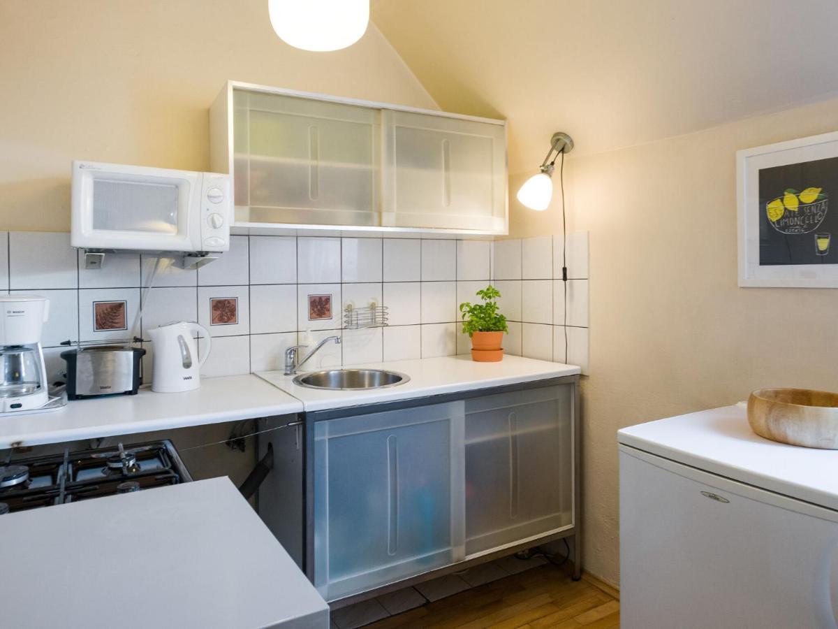 With Superb Location Apartment